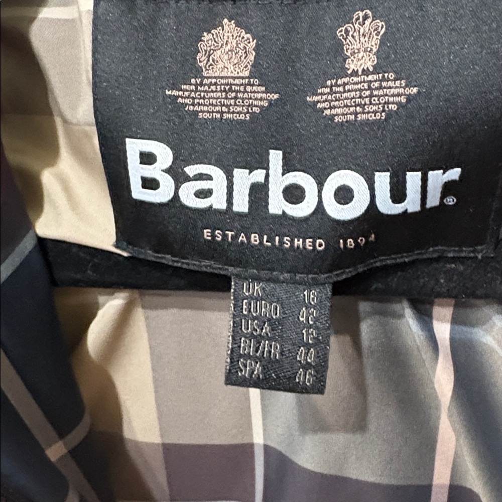 Barbour burgundy quilted women's jacket. - Picture 3 of 10